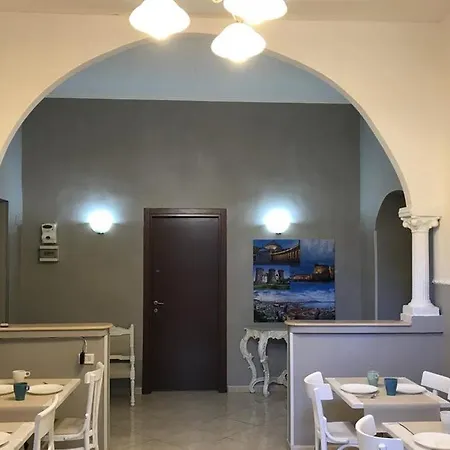 Hotel Short